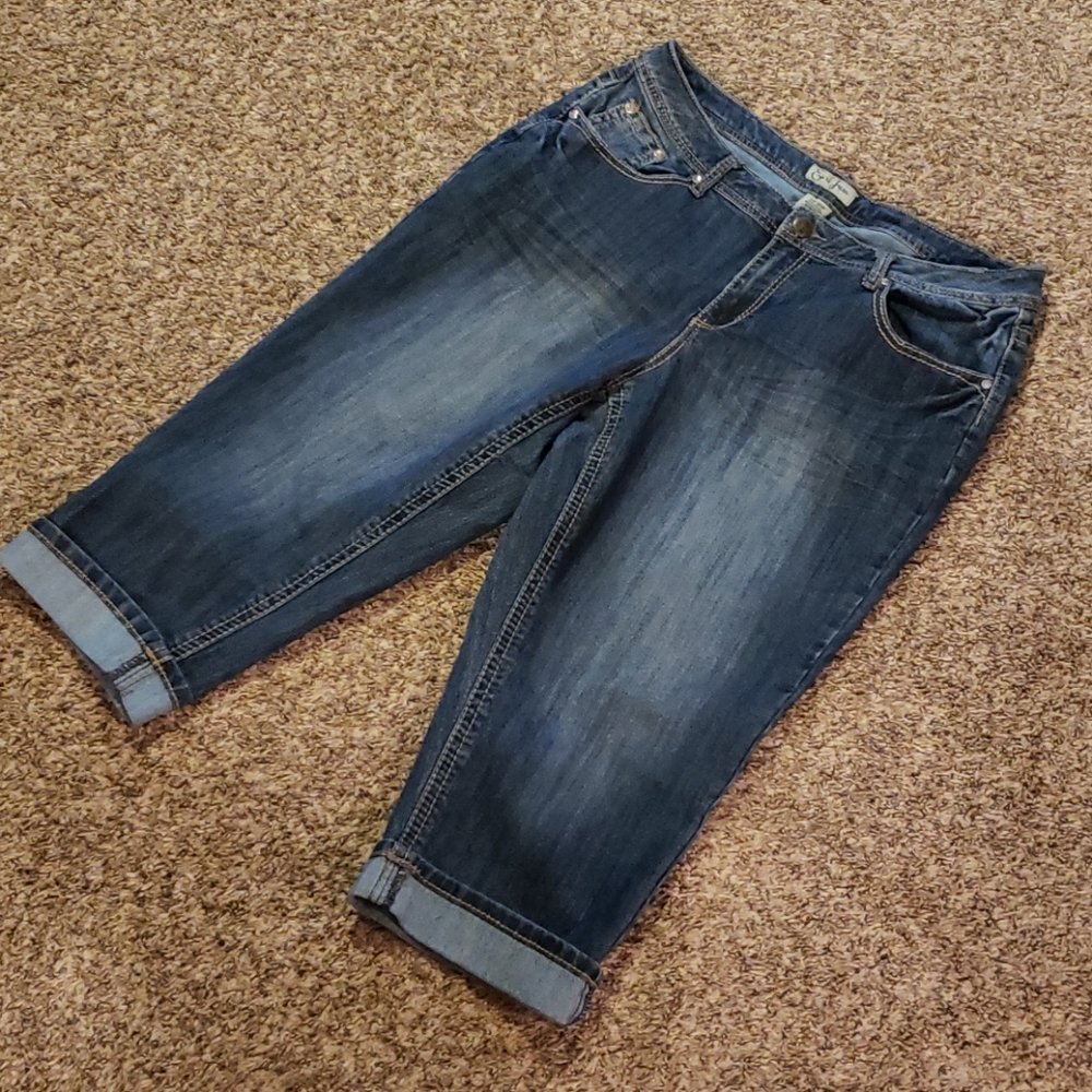 Earl Jean Capris